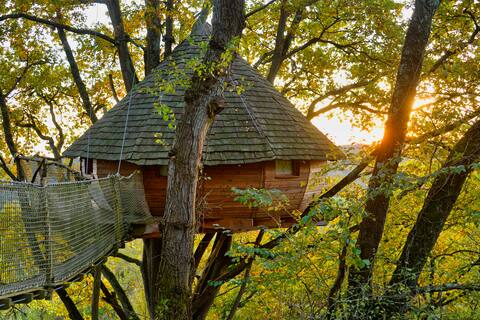 Tree house perched with spa "by Emma & Loue" Tree house