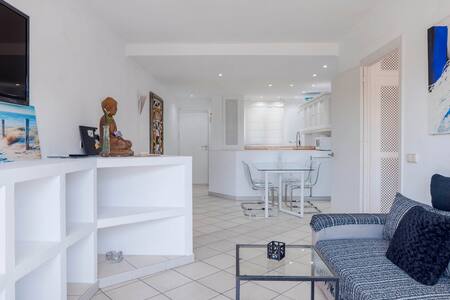 PUERTO BANUS 2LINEBEACH,POOL,GARDEN, PARKING,WIFI.