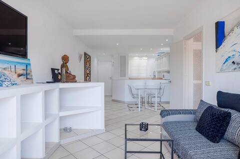 PUERTO BANUS 2LINEBEACH,POOL,GARDEN, PARKING,WIFI.