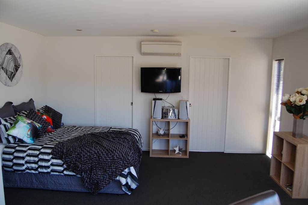 Bed TV Heat Pump