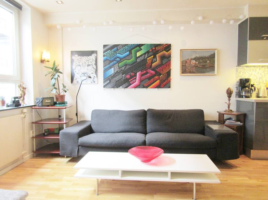 I have decorated the apartment myself. Its filled with a combination of old gems from secondhand stores and pictures I have painted myself. Like the snow leopard and the big colorful one, seen in the middle of this picture.