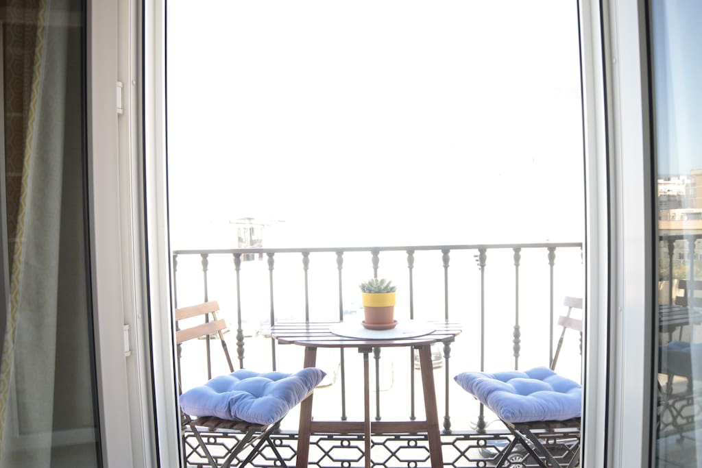 balcony (balcón) 1