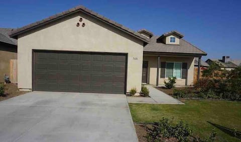 Lovely house 3Bd/2Bath family & pet friendly