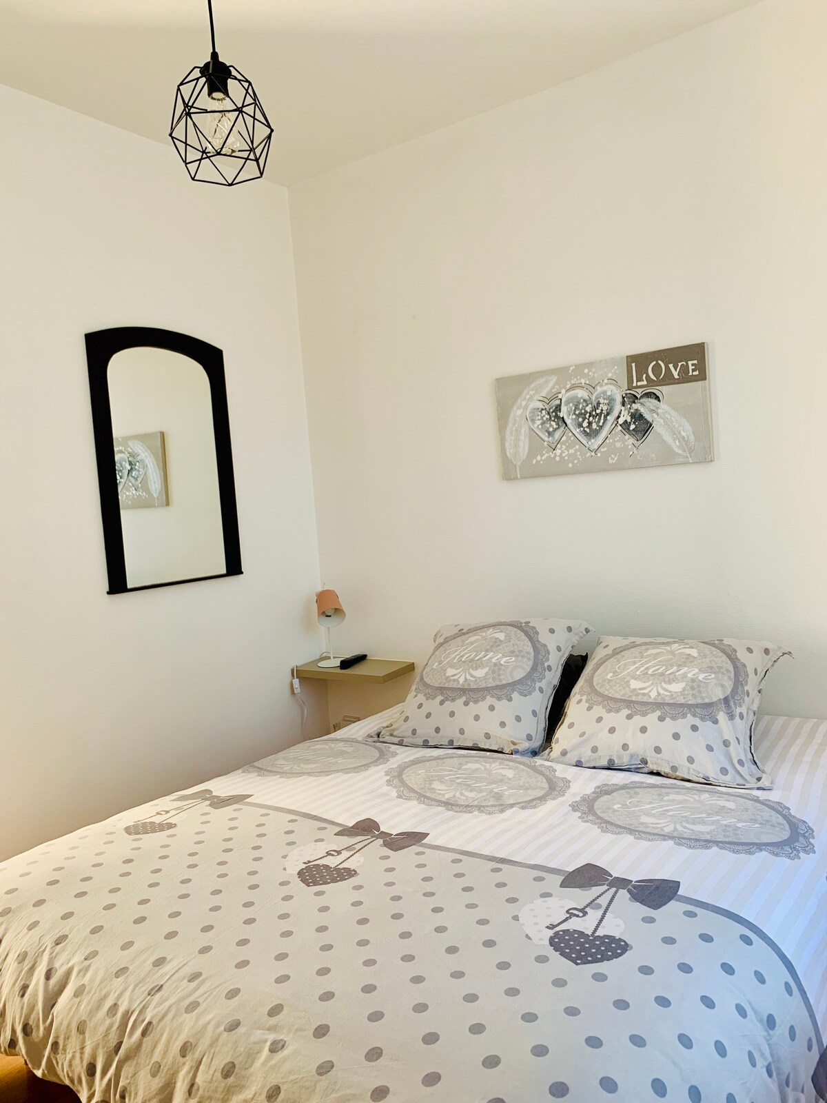 חדר שינה ראשי 
מותג מצעים חדש SIMONS 160X200