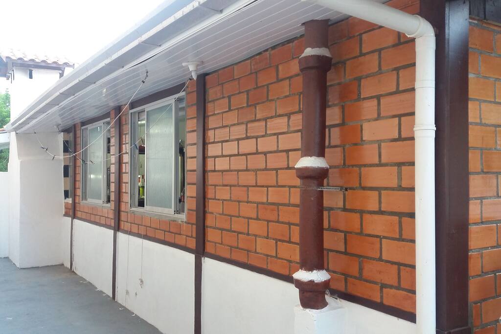 LATERAL DA CASA