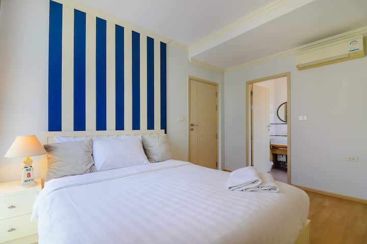 Спалня със самостоятелна баня, двойно легло.