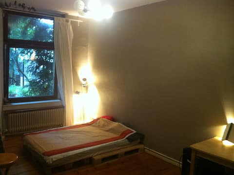 Berlin Room, Neuköln Sanctuary