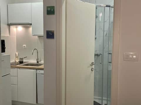 Successful Airbnb property: 2 Small apartment near the sea in Grad Supetar