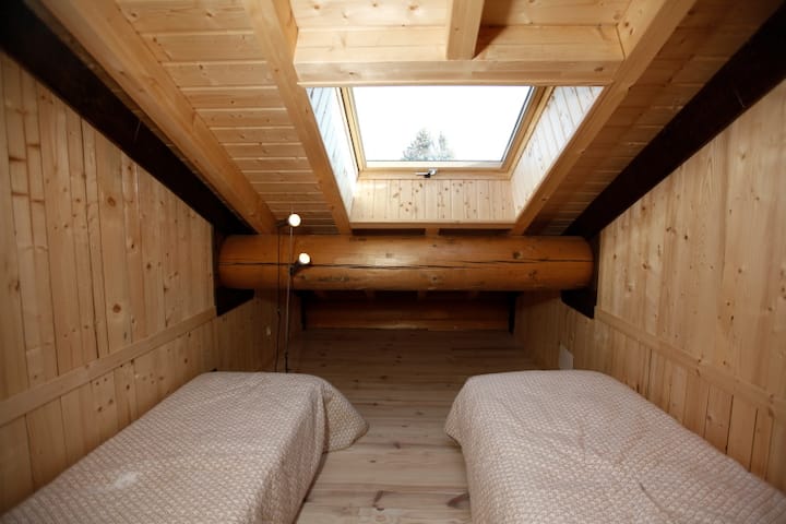 Dhomë gjumi 2 krevate dopio (ose 1 krevat dopio)