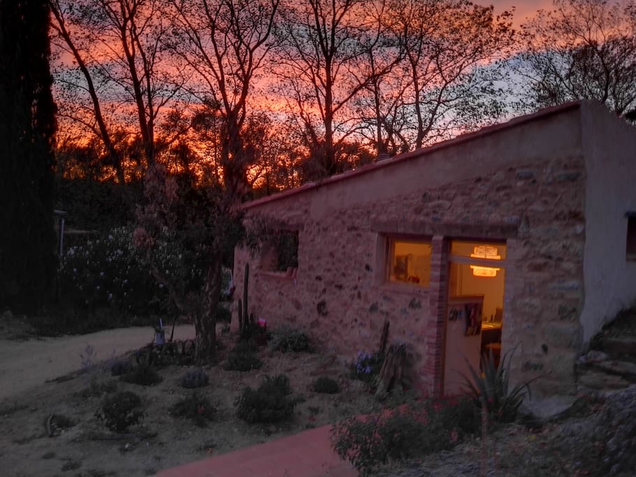Una puesta de sol a la casita!
