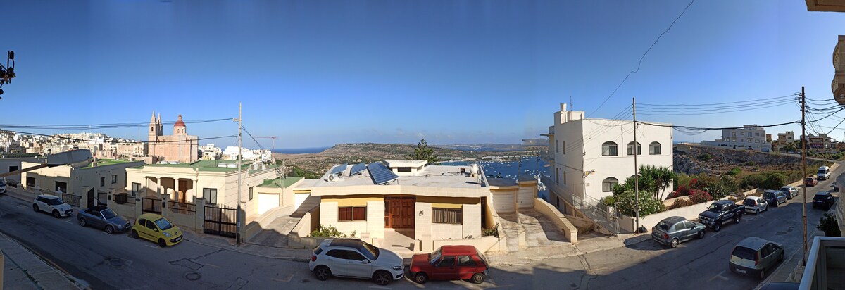 Apartment with sea views