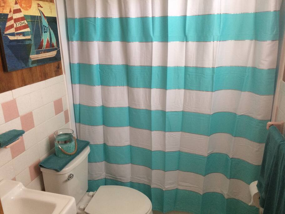 Queen Bathroom