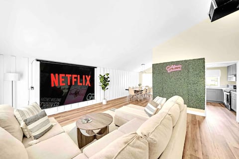 Movie Theater & Game Room l Modern Home Disneyland