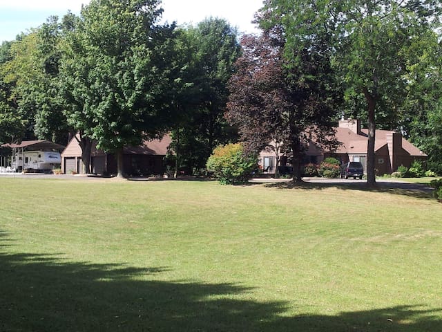 NW Indiana Home 1 hr, 15 min from O'Hare Airport