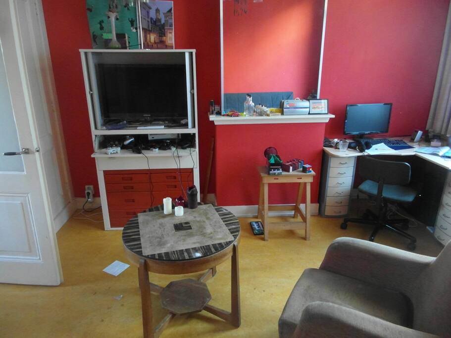 Red room downstairs, TV