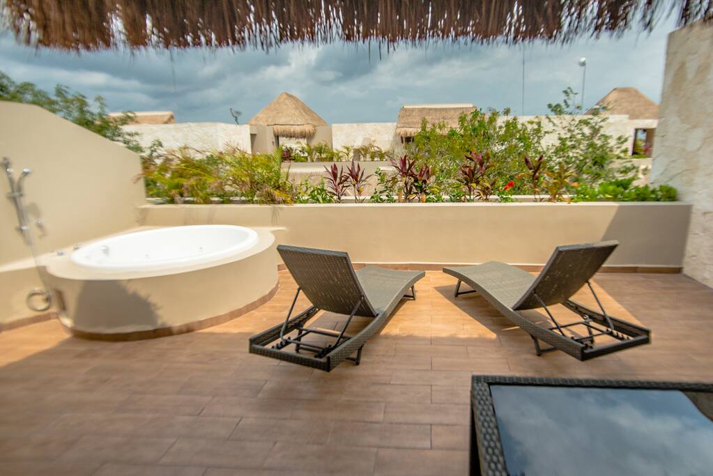 Private Jacuzzi