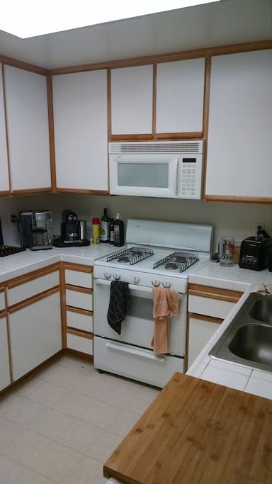 Kitchen with full appliances