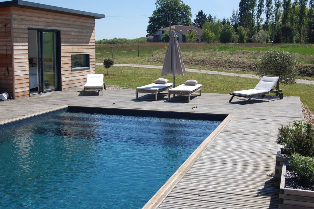 Piscine et terrasse coté suite parentale