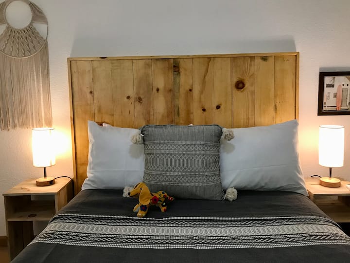 Habitación #2 lámparas de mesa USB. Puedes cargar el móvil en la lámpara de la mesa. 