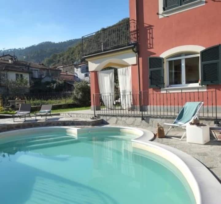 Villa Paola 5 Terre unique pool and A/C!