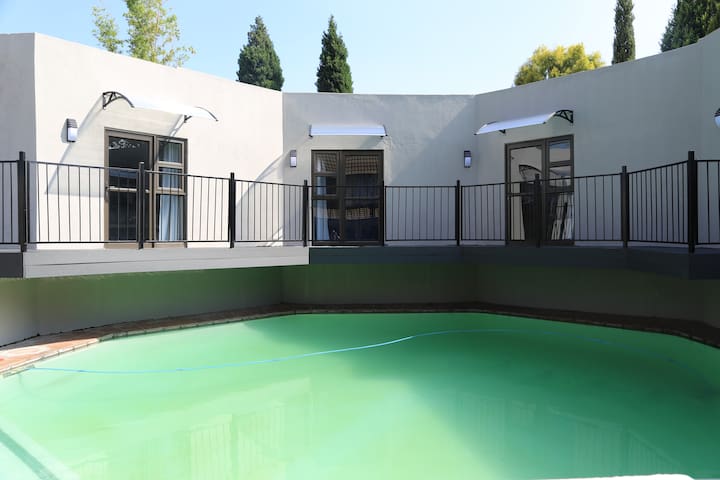 Zen BnB - Contemporary Room 3