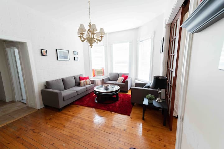 Sherbrooke Suite - Private Indoor Pool & Hot Tub - North Bay