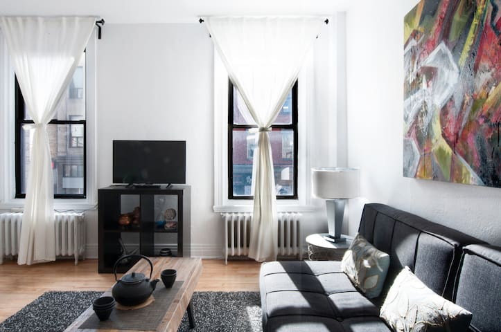 Chic 2BR • Terrace • Plateau • Cafés at Your Door