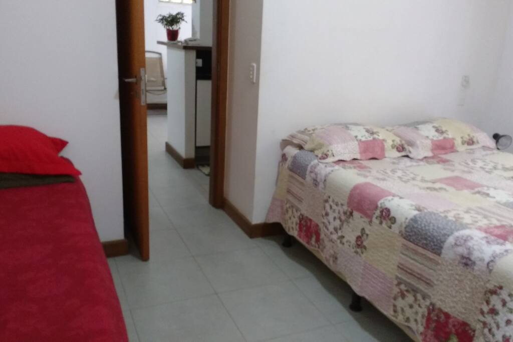 Quarto - Cama de casal e bicama de solteiro