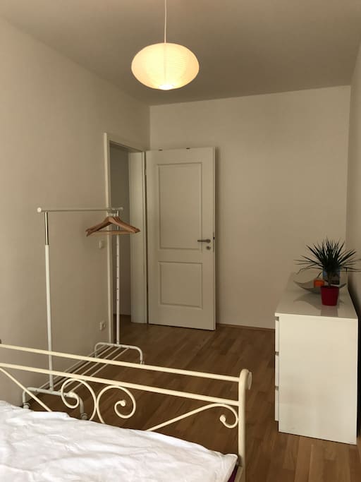 Schlafzimmer 2