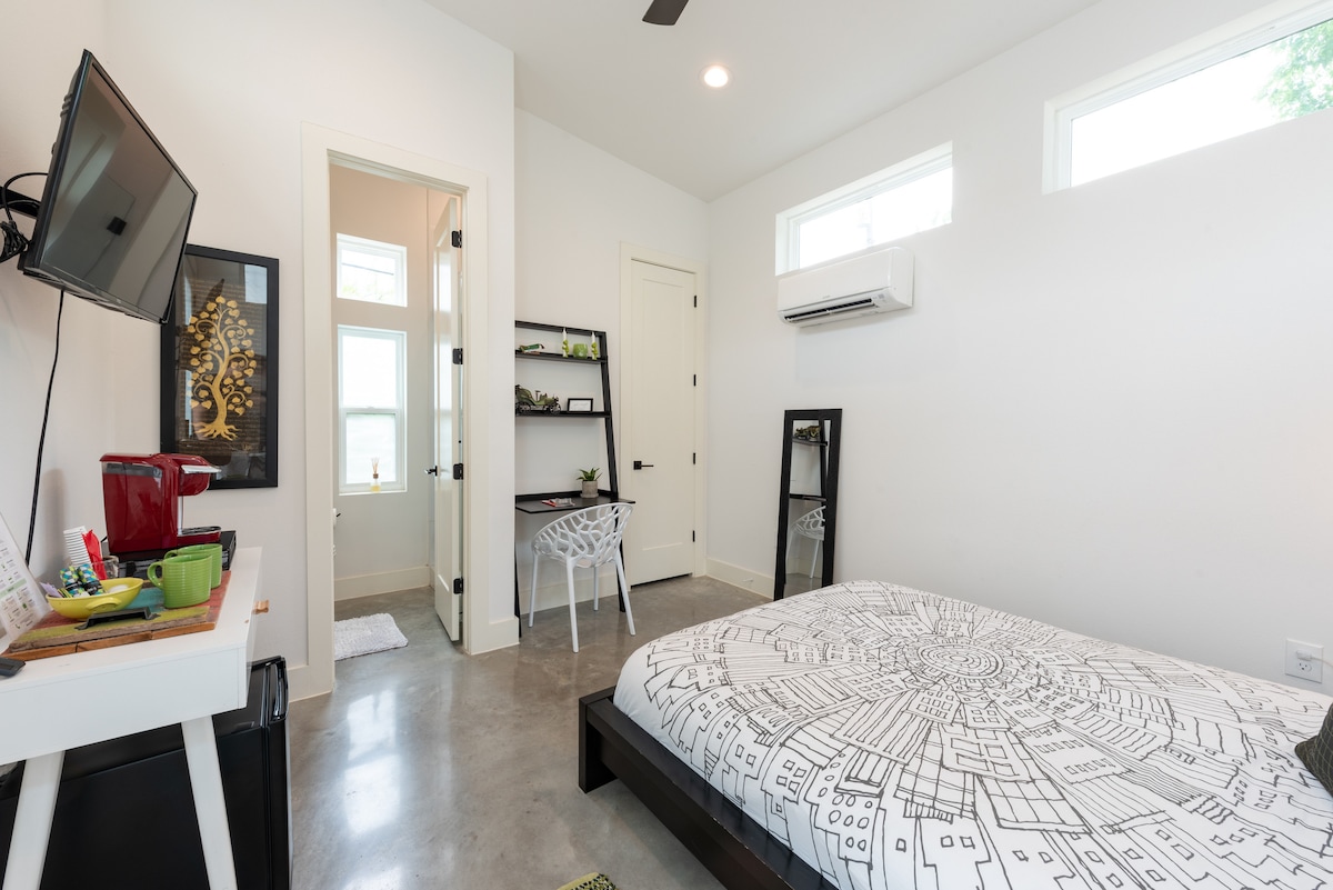 Modern Studio in the Heart of East Austin
