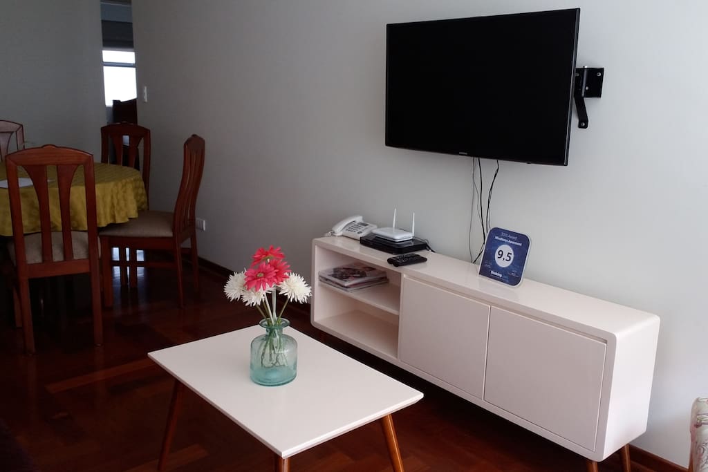 Cable channels, Blu-ray player, Flat-screen TV, Telephone