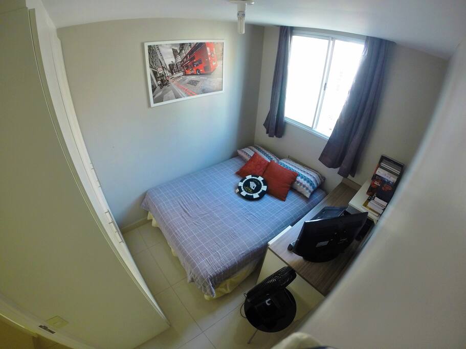 Quarto com cama de casal