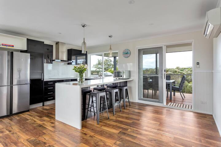 Peaceful and modern Rye beach house gallery image 3