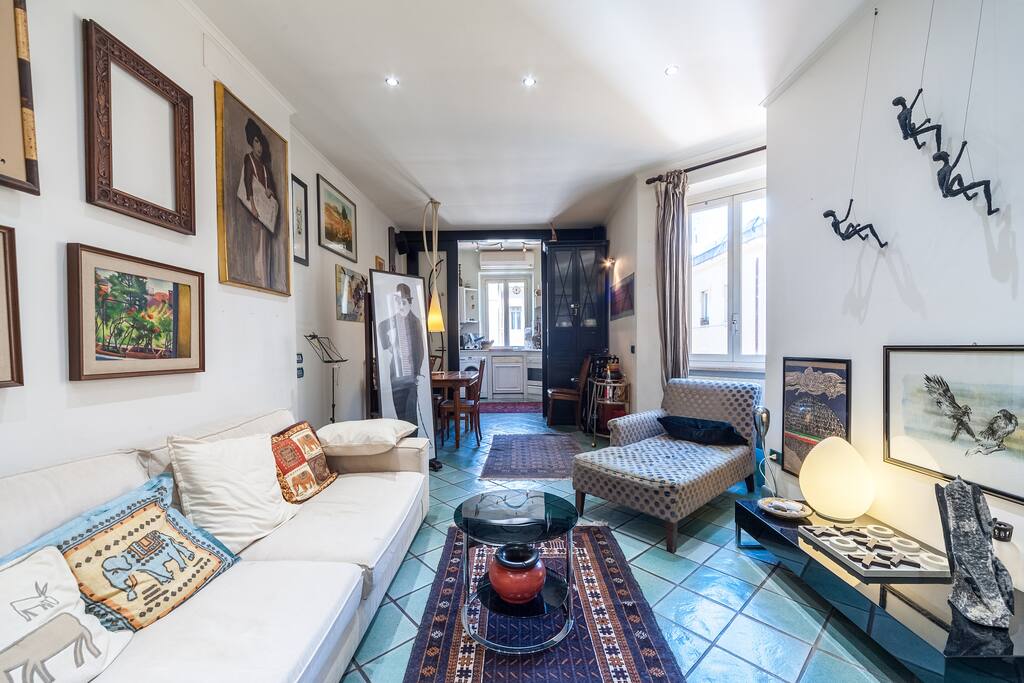 panoramic of living room with details of art