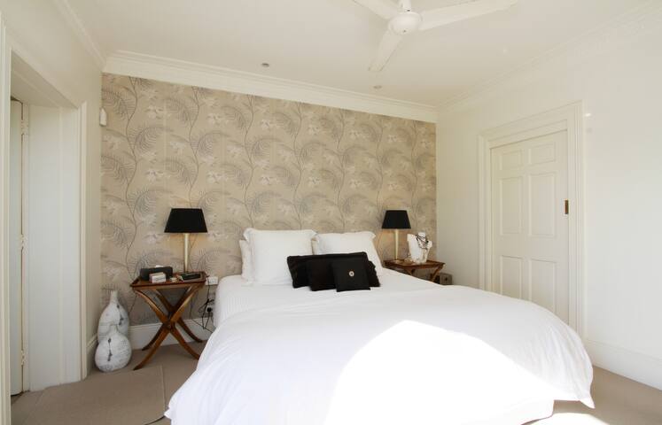 Charming home in great location. gallery image 3