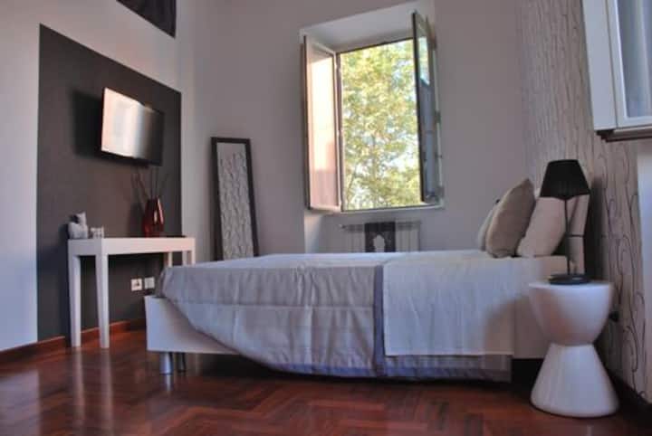 Camera da letto con TV Led