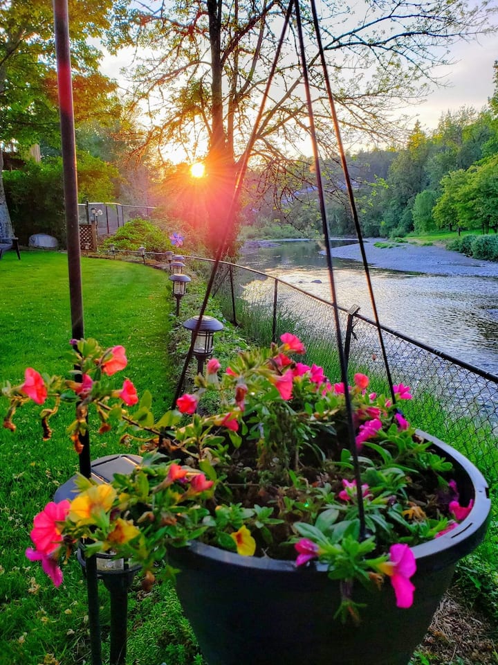 Washougal Riverside Treehouse Treehouses for Rent in Washougal