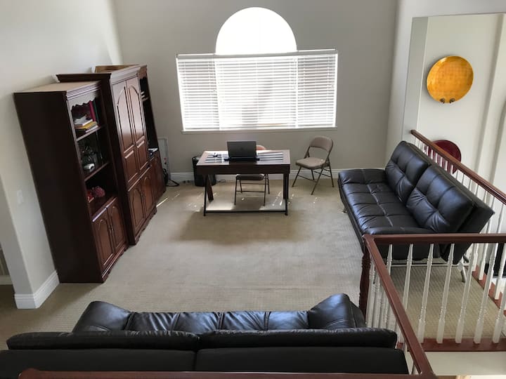 Лофт / офис на горния етаж 