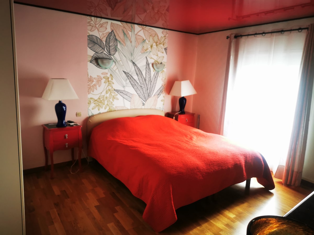 غرفة النوم ٢ - الطابق اﻷرضي 