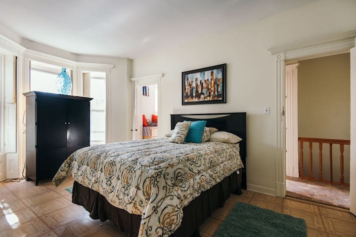 Cozy 3br Apartment On Quiet Block - Brooklyn, NY