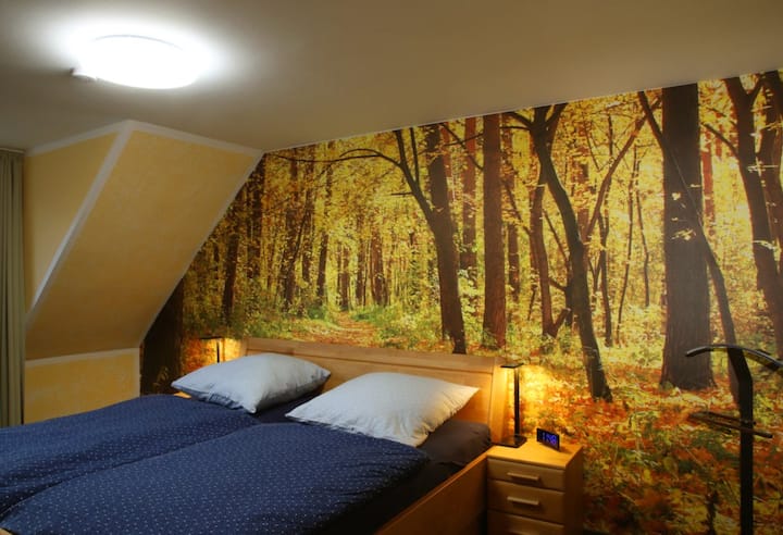 Солидно дървено легло със спално бельо