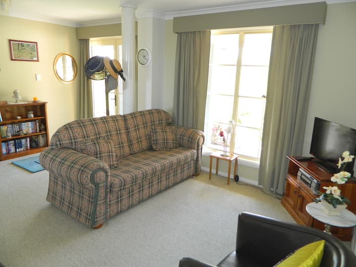 Nana’s House. Peaceful Setting And A Warm Welcome! - Moss Vale