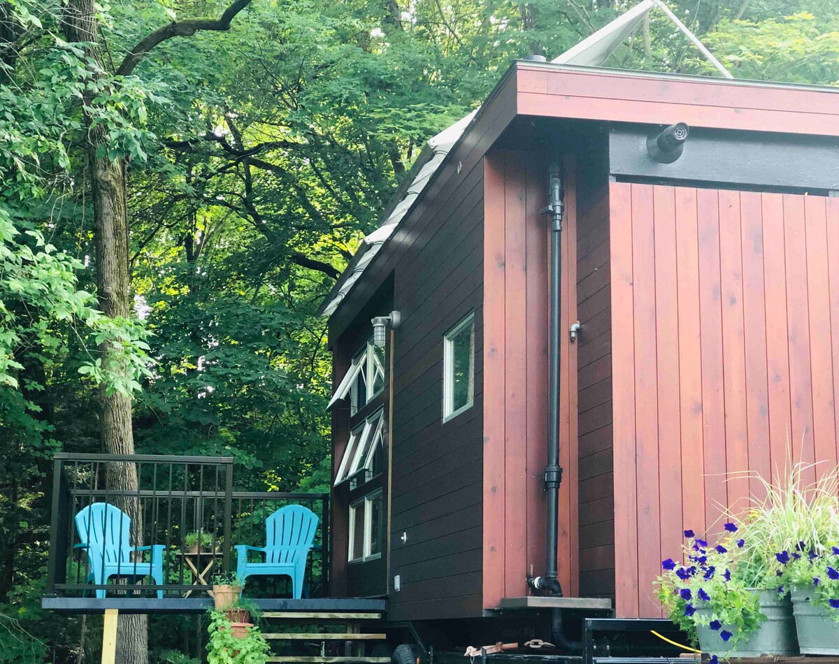 Riverside Tiny Home minutes from Saratoga No AC Tiny houses for