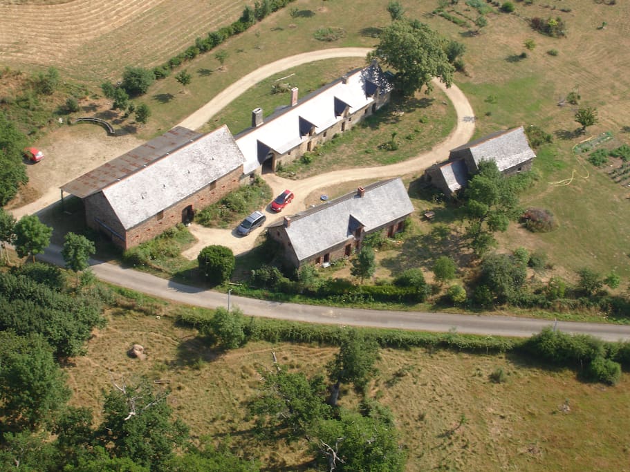 Vue aérienne du gîte et de la ferme