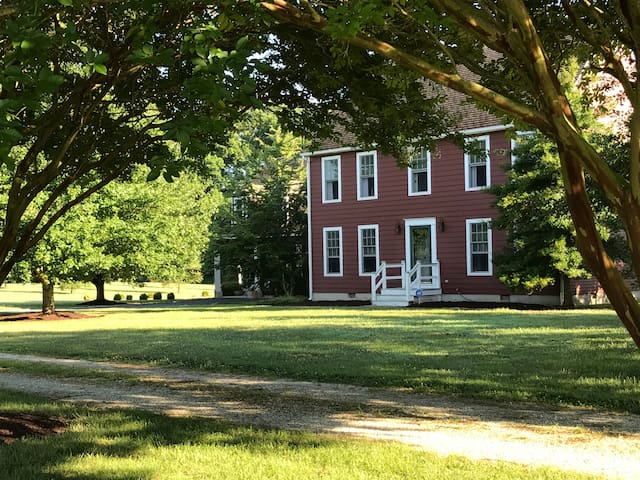 THE RED HOUSE studio apartment