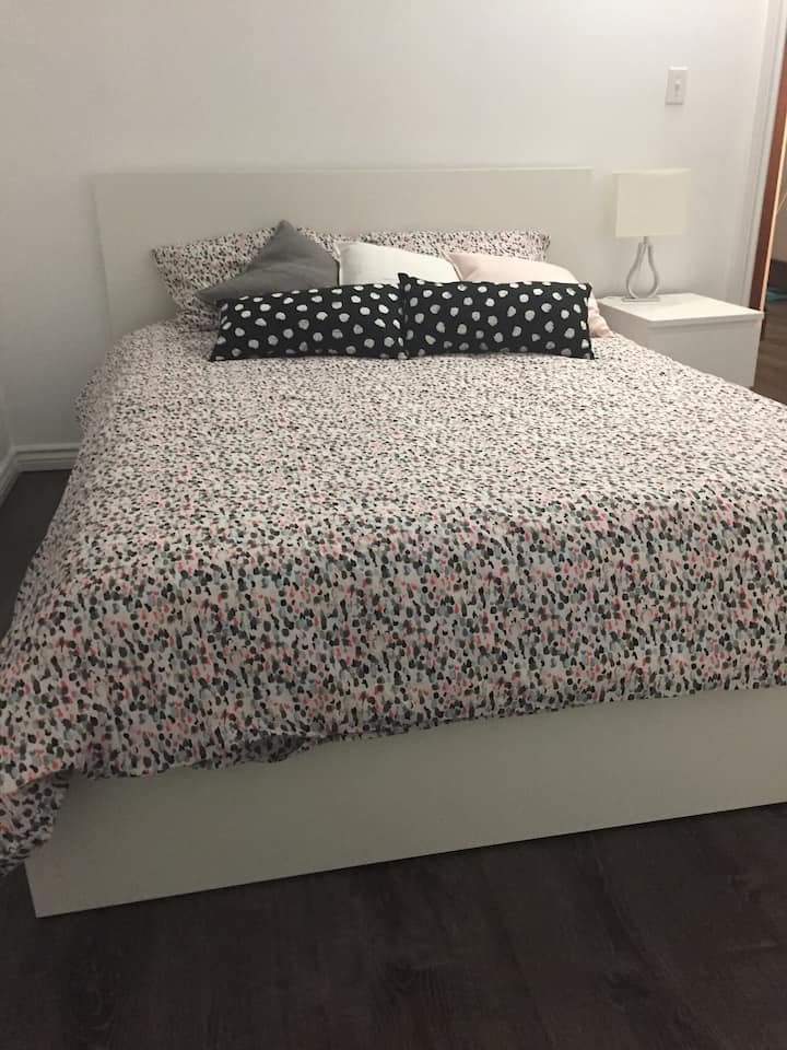 Брачен кревет (широк 150 - 179 см)