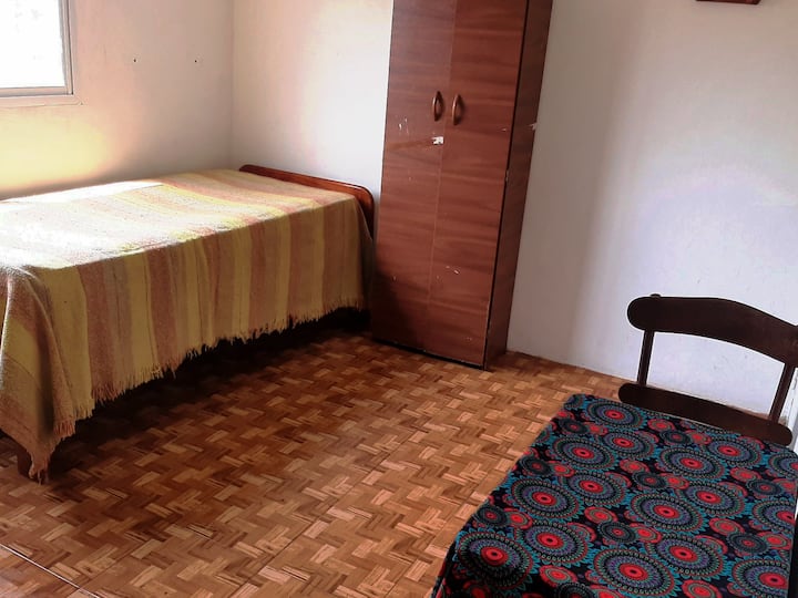 Habitación en casa de familia con baño y cocina en Parque Avellaneda