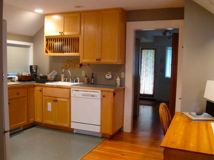 Great CottageClose to everything! Houses for Rent in Eugene, Oregon