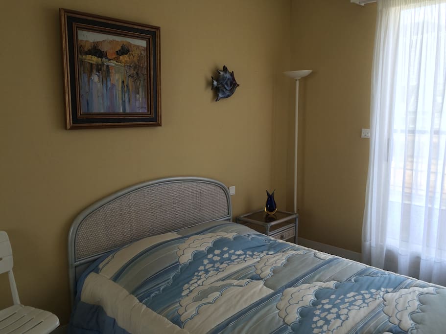 Chambre lit 140x190 cm + placard