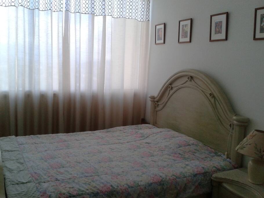 Cómoda cama matrimonial